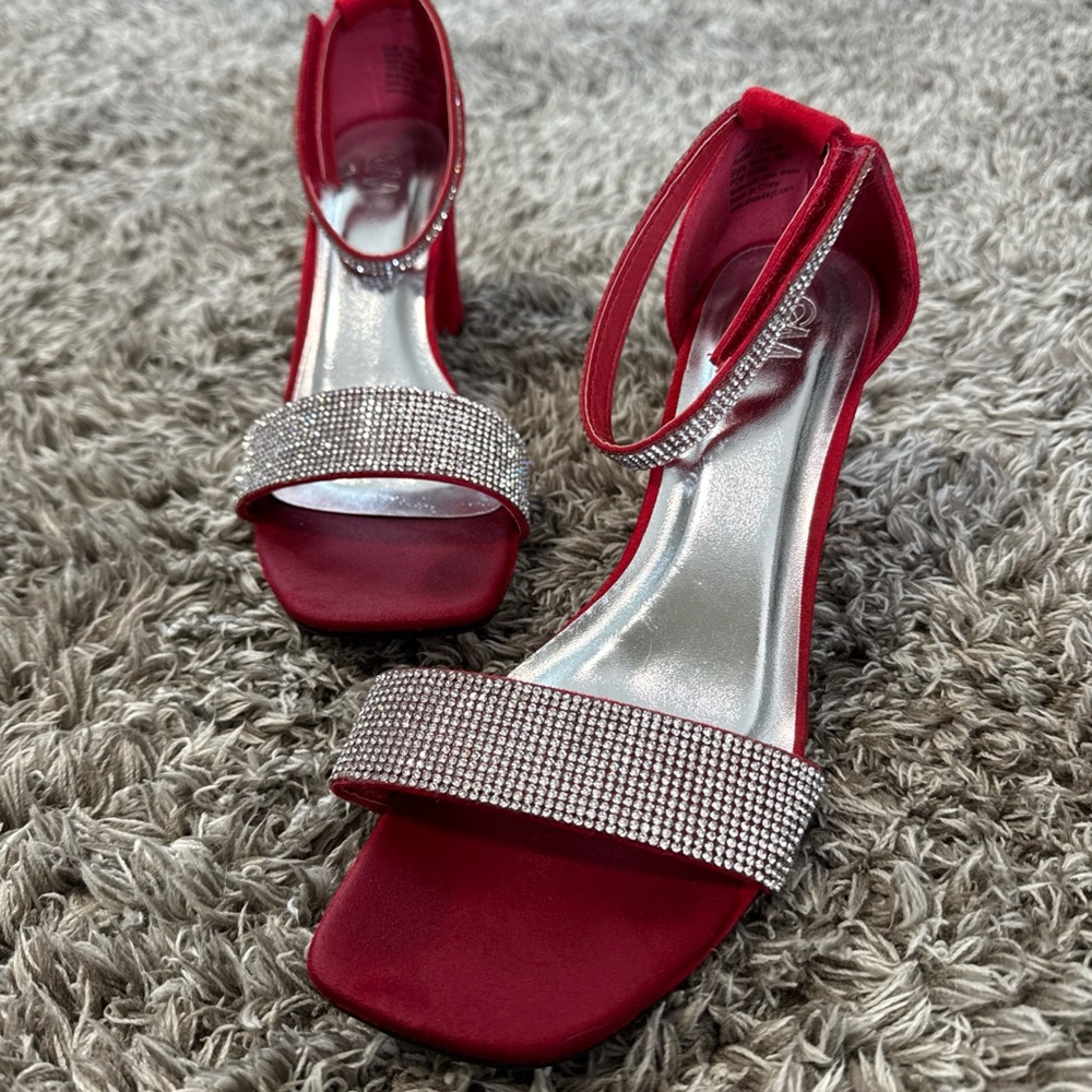 C&M (CAMILLA & MARC) Size 7.5 Red Suede Sequin Wedge 3” Heels